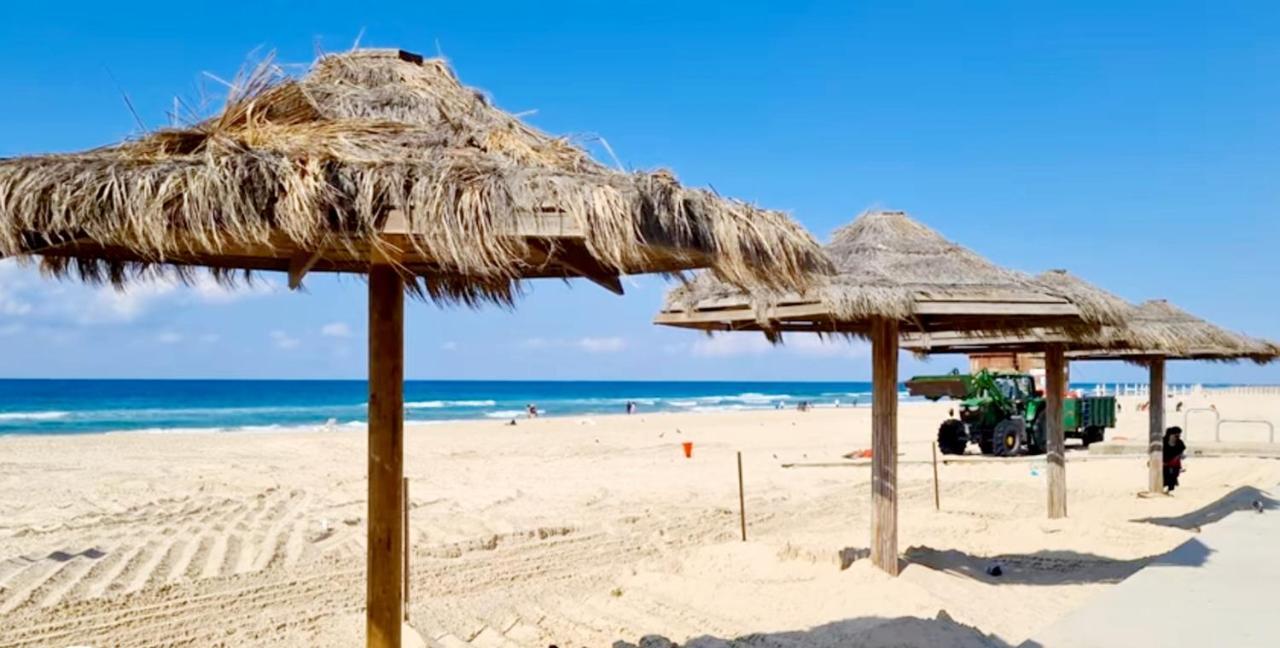 612 Apartment On The Beach Bat Yam Bagian luar foto