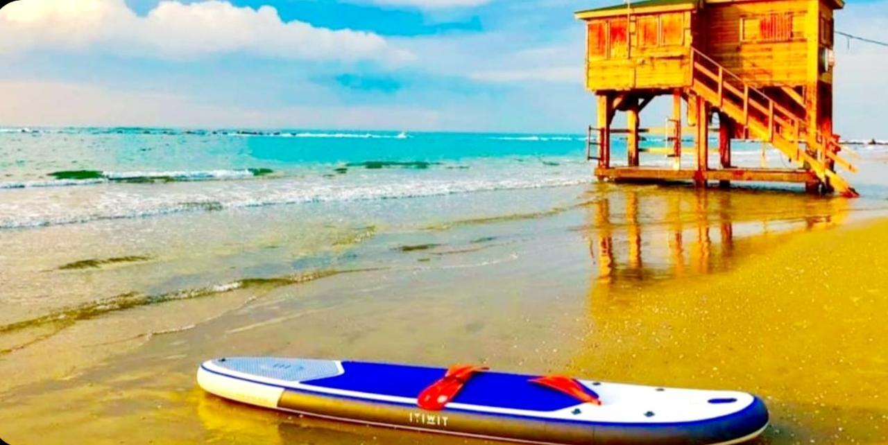 612 Apartment On The Beach Bat Yam Bagian luar foto
